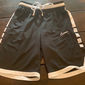Nike mens small basketball shorts